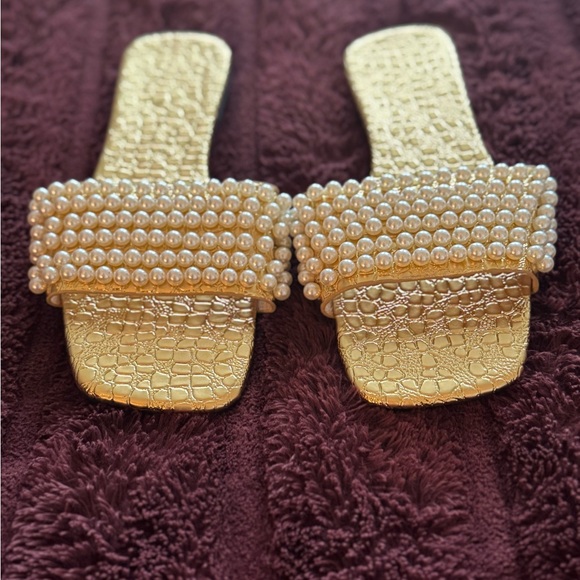 Faux Pearl Flat Sandals - Picture 3 of 4